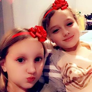 Meet your Posher, Scarlett and jillian